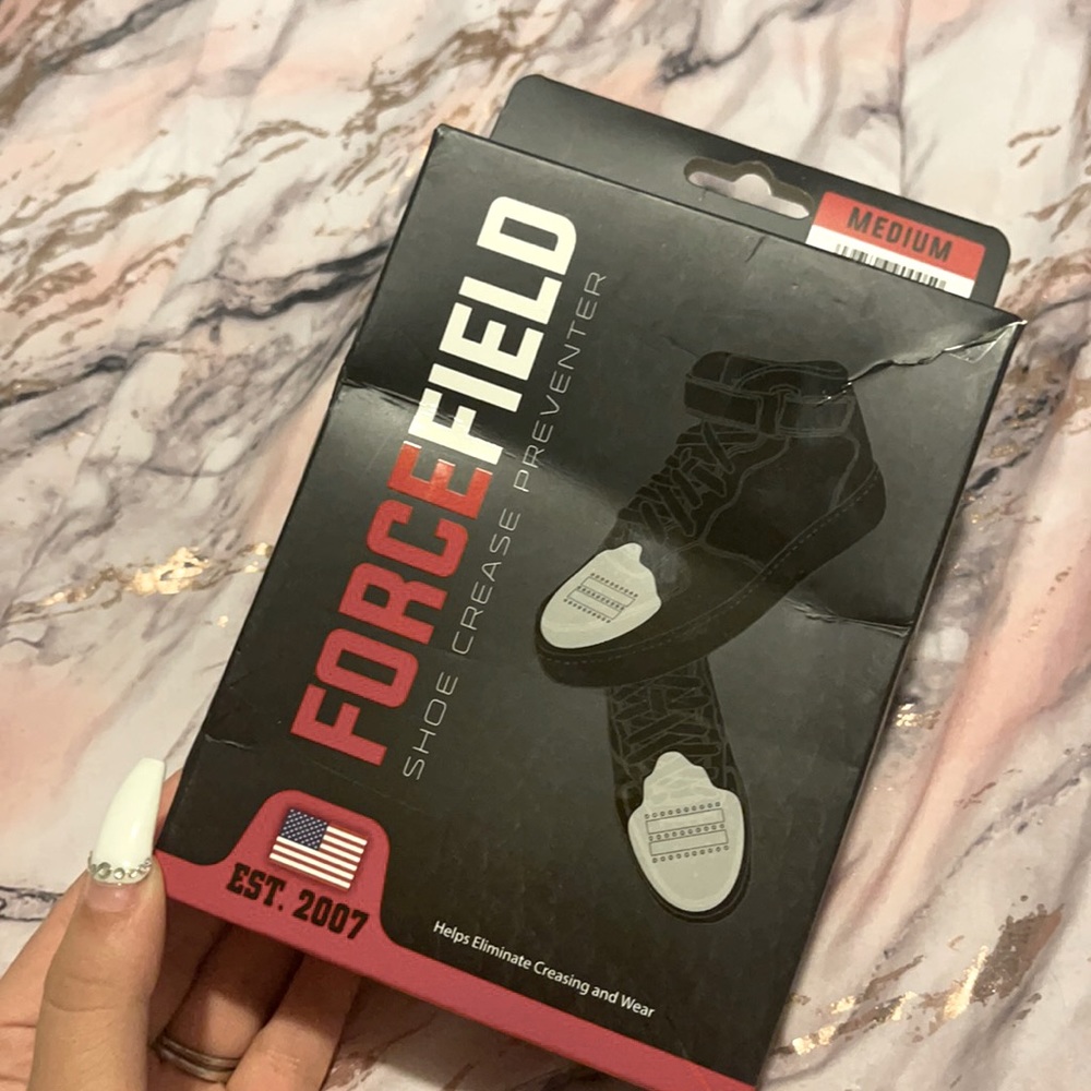 Force field shoe crease preventer